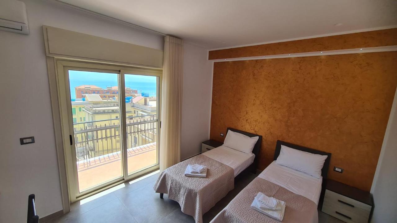 Casa Veneziano Bed & Breakfast Месина Екстериор снимка